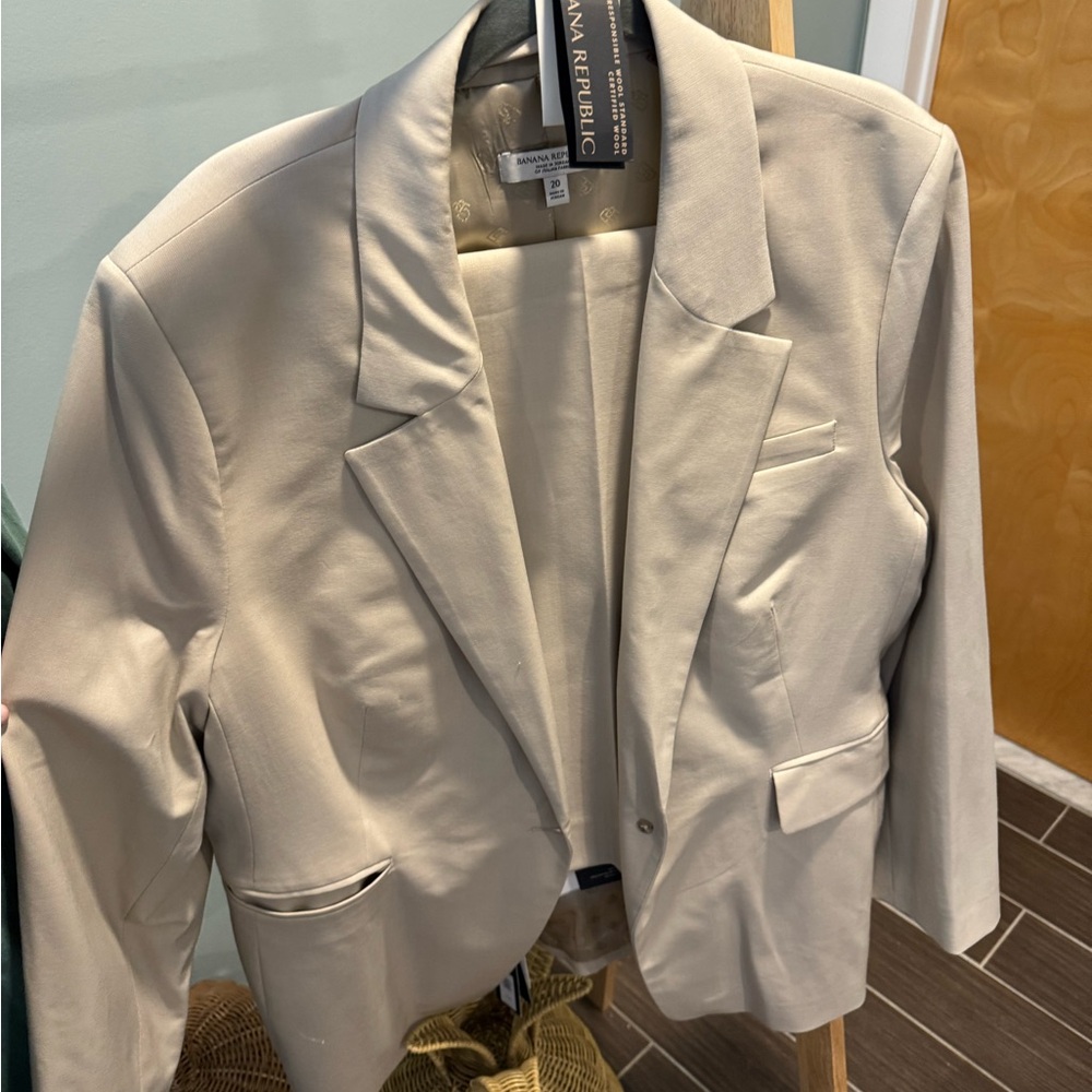 NWT Banana Republic Beige wool suit Jacket